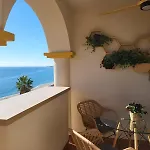 Elegant Sea View Near & Train Бенальмадена
