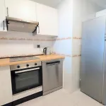 Elegant Sea View Near & Train Апартаменты Бенальмадена