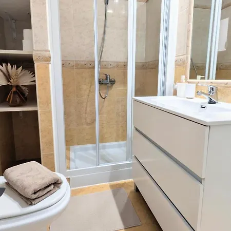 Апартаменты Elegant Sea View Near & Train
