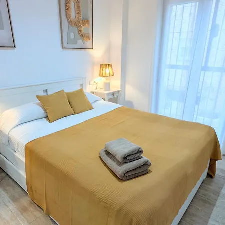 Апартаменты Elegant Sea View Near & Train Бенальмадена